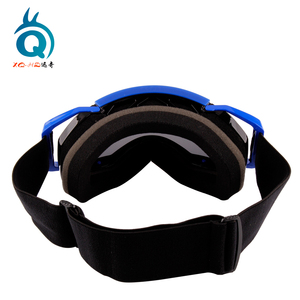 Gafas de Ciclismo <span class=keywords><strong>MTB</strong></span> con <span class=keywords><strong>Lentes</strong></span> de Policarbonato Antiempañamiento UV400, Marco Azul, Logotipo Personalizado OEM, Gafas MX Xunqi XH-103 Tear, MOQ 300 Piezas - Product Image 4