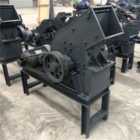 Petit broyeur à marteaux mobile diesel portable pour pierres et roches 300x400