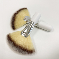Oem aangepaste logo gezichtsborstel synthetische vezel waaier-vormige highlighterborstel poeder make-up tool verwijderen