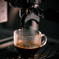 Granos de café espresso Arábica tostados medianos, sabor amargo, color marrón, origen vietnamita, paquete personalizado, almacenamiento normal.