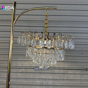 Lámpara LED de Piso Elegante de Metal LEDA con Candelabro de Cristal para Decoración de Bodas - Product Image 4