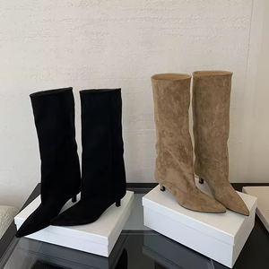 Bottes pointues au-dessus du genou de style européen et américain, bottes longues confortables antidérapantes pour l'extérieur, chaussures pour femmes - Product Image 2