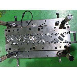 AMT VINA – Matrice de découpe métallique de précision personnalisée, outil de poinçonnage progressif pour pièces en tôle, service de fabrication OEM ODM - Product Image 3