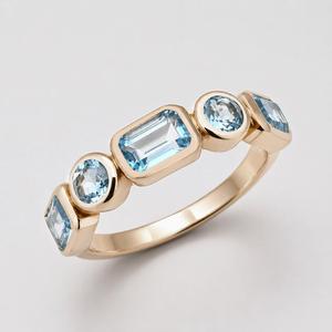 Anillo de Plata de Ley 925 con Topacio Azul - Banda de Cinco Piedras con Baño de Oro - Product Image 6