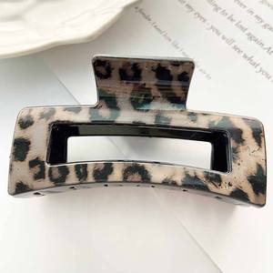 Pinza de Pelo Grande de Plástico con Estampado de Leopardo Marrón, Estilo Vintage Europeo Americano, para Otoño y Año Nuevo - Product Image 4