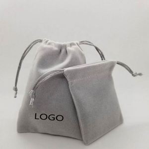 Pochette en velours gris recyclable et anti-poussière personnalisée pour bijoux avec cordon de serrage pour cadeaux promotionnels - Product Image 5