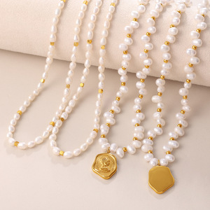 Collier de perles d'eau douce avec pendentif géométrique, chaîne de clavicule, bijoux rétro haut de gamme pour femmes, à porter au quotidien, qualité AA - Product Image 1