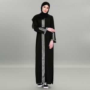 K384 Vêtement islamique à manches longues pour femmes musulmanes, robe longue noire unie, abaya modeste, best-seller - Product Image 1