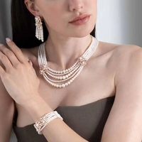 Collier ras de cou en laiton plaqué or 18 carats de luxe avec perles en zircon et motif de fleur rose pour les occasions commémoratives des femmes
