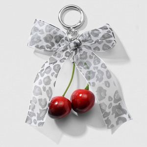 Porte-clés cerise mignon et charmant avec sangle en dentelle, pendentifs de sac cerise, breloques pour étui d'écouteurs, breloques pour sangle de téléphone et porte-clés - Product Image 5