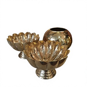 Juego de tazones de metal dorado de lujo con forma de flor, pulidos, decorativos, hechos a mano, para servir en fiestas, decoración de mesa, vajilla para bodas. - Product Image 1