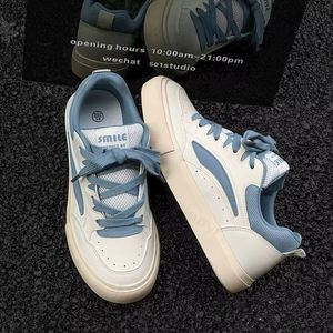 รองเท้าผ้าใบแฟชั่นผู้ชายปี 2026 แบบสวมสบาย กันน้ำ กันลื่น แบบผูกเชือก สำหรับกิจกรรมกลางแจ้ง - Product Image 4