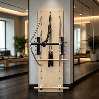 Support mural de luxe anti-déformation pour planche de Pilates en érable avec points d'ancrage pour espace d'entraînement privé haut de gamme