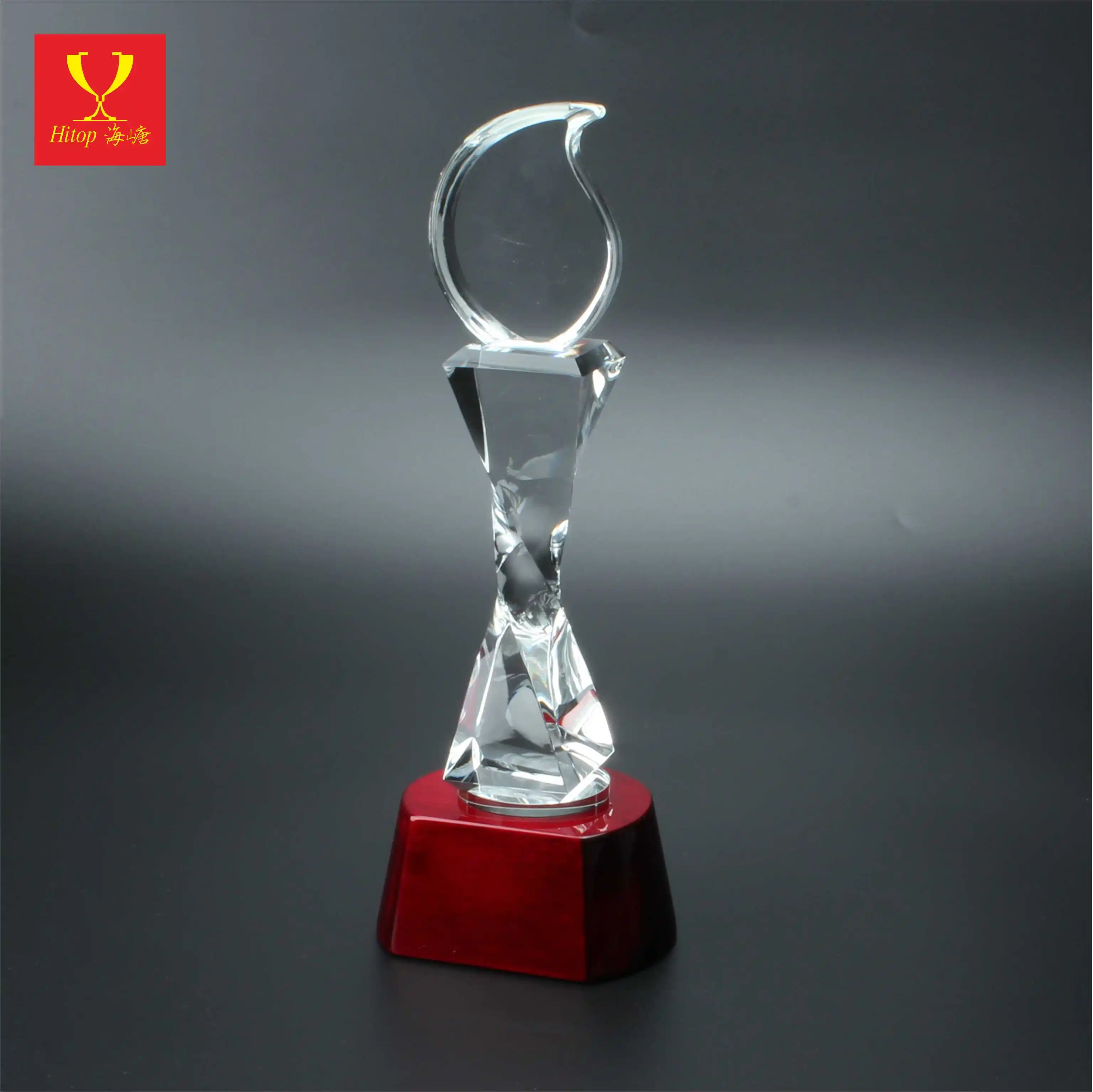 Wholesale Color Printing/UV Clear Crystal And Wood Trophy Bushiness Award With Red Base