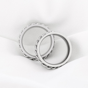 แหวนแฟชั่น ไทเทเนียมสตีล แหวนโซ่ตัวเลขโรมันแบบประกบ สำหรับทุกเพศ เครื่องประดับหมั้น - Product Image 3