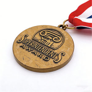 Médaille commémorative de récompense du directeur, finition vintage, médaille en métal durable avec option de ruban personnalisé - Product Image 1