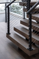 Escalier droit contemporain d'entrée Garde-corps en acier avec câble Conception d'escalier avec bande de roulement en bois massif en bois dur