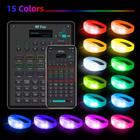 Bracelets LED télécommandés personnalisés avec contrôle DMX RF synchronisé, bracelets lumineux interactifs pour les événements et festivals de grande envergure