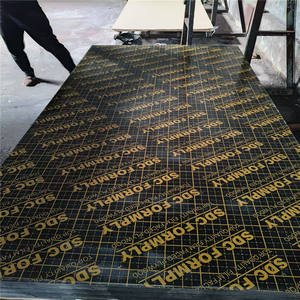 Contrachapado de película negra de 18mm barato/Contrachapado de <span class=keywords><strong>encofrado</strong></span> de hormigón <span class=keywords><strong>fenólico</strong></span> WBP/Contrachapado de madera contrachapada Marina <span class=keywords><strong>Precio</strong></span> de tableros de construcción - Product Image 4