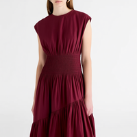 Nouvelle Robe Midi Femme Bordeaux Tendance à Col Rond, Manches Courtes, Taille Froncée, Asymétrique à Volants, Coupe Évasée, Personnalisable en Gros