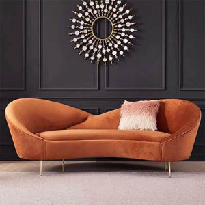 <span class=keywords><strong>Canapé</strong></span> incurvé moderne <span class=keywords><strong>de</strong></span> luxe avec pieds dorés, <span class=keywords><strong>vente</strong></span> chaude, salon <span class=keywords><strong>de</strong></span> beauté, <span class=keywords><strong>magasin</strong></span> <span class=keywords><strong>de</strong></span> vêtements, salon - Product Image 4