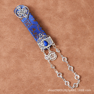 Épingle à cheveux « Tracing The Realm Of Fireflies » en tissu bleu avec breloque et chaîne argentées pour femme, coiffe artistique rétro - Product Image 1