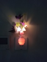 Veilleuse LED automatique avec capteur crépusculaire, mini lampe de chevet enfichable pour chambre d'enfant, motif fleur