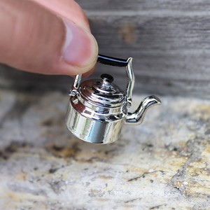 1/6 1/12 casa de muñecas simulación miniatura Mini mano estilo antiguo hervidor modelo decoración Mini juguetes de cocina - Product Image 1