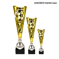 Coupe de trophée de football en métal doré Elor, best-seller, avec base en marbre, comme prix du premier rang pour les matchs de la saison de football masculine 2024