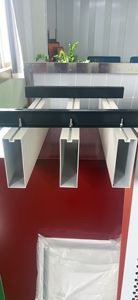 Profilé en alliage d'aluminium pour revêtement mural en verre avec finition argent et bronze, résistant au feu, autonettoyant, garantie 20 ans - Product Image 3