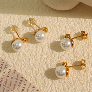 ต่างหูมุกสีขาว เกรด AAA ประดับขอบทอง ใส่ได้ทุกวัน - Product Image 3