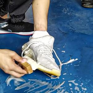 Limpiador de zapatos de <span class=keywords><strong>tenis</strong></span> de gamuza de marca personalizada OEM, <span class=keywords><strong>Kit</strong></span> de limpieza de zapatos, Protector de espuma, <span class=keywords><strong>Kit</strong></span> de cuidado de zapatos en aerosol repelente - Product Image 4