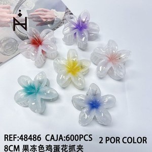 Fermaglio per capelli a forma di fiore di frangipani color gelatina, 8 cm - Product Image 3