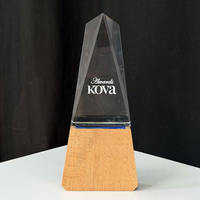 Trophées en cristal de verre personnalisés, gravure en forme de tour de signalisation, trophées en cristal avec base en bois