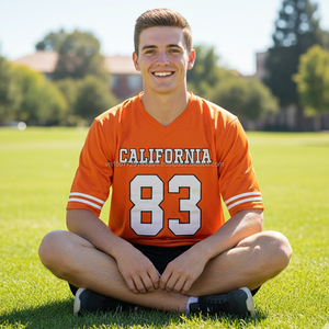 Maillot de football américain rétro personnalisé avec logo d'équipe, tissu à séchage rapide, col en V, streetwear pour les fans, tenue de jour de match tendance - Product Image 3