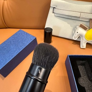 factory wholesale of popular mushroom-shaped makeup <b>brushes</b> fit precisely, apply evenly, and are comfortable to use. - Product Image 3