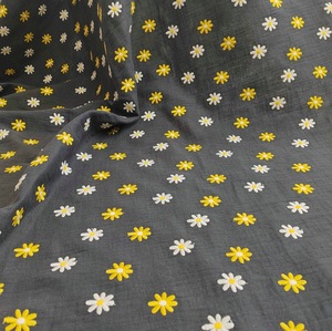 Tissu en coton crêpe double couche Little Daisy, broderie en coton, pour vêtements de maison, vêtements de nuit, literie, vêtements pour enfants - Product Image 3