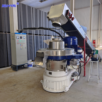 Machine à granulés de biomasse verticale à matrice annulaire de 132 kW pour la fabrication de granulés de bois, de coques de riz, de paille et de sciure de bois, fabriquée par un fabricant chinois