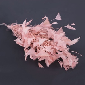 Vente en gros de broche de mariage en plumes d'oie de 30cm de longueur coiffe de fleurs à motif teint pour décorations de fête et artisanat - Product Image 2