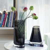 Bixuan asymétrique gris fumé soufflé à la main Vase en verre décor à la maison moderne Base épaisse pour les arrangements floraux mariage minimaliste