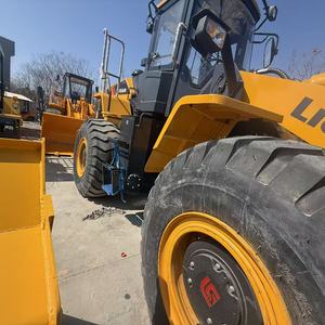 Carrello Elevatore Usato <span class=keywords><strong>Komatsu</strong></span> 10 Tonnellate FD100 Modello 2012 Altezza di Sollevamento 4,5m 6 Mesi di Garanzia Sistema Idraulico Diesel Certificato Prodotto in Giappone - Product Image 3
