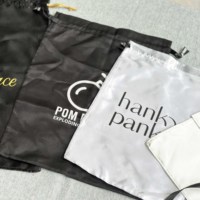 Pochette en satin de soie doux de haute qualité avec cordon de serrage, sac en tissu personnalisé avec logo imprimé pour le rangement et l'emballage de bijoux