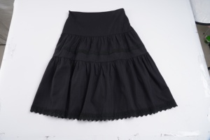 Falda de color liso con corte ajustado y encaje estilo dulce y femenino – Falda midi informal - Product Image 2