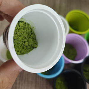 Té Verde Matcha Instantáneo en Polvo en Tazas Coloridas para Preparar Té Saludable - Product Image 2