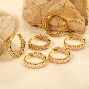 Boucles d'oreilles créoles géométriques en acier inoxydable plaqué or 18 carats, hypoallergéniques, avec zircon cubique coloré, pour femmes - Product Image 3