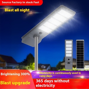 Lampadaires solaires d'extérieur du crépuscule à l'aube, lampes d'inondation de sécurité solaires étanches avec capteur de mouvement et télécommande pour la cour, le garage - Product Image 2