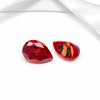 Moissanita suelta con forma de pera, recubierta de rojo, 0.5-3CT, con patrón de corazones y flechas, color Sangre de Pichón, certificada por GRA, venta al por mayor directa de fábrica para engaste.