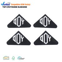 Autocollants en caoutchouc de silicone souple avec logo de marque en relief 3D personnalisé avec dos auto-adhésif