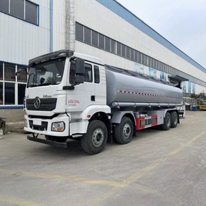 Camion-citerne SHACMAN H3000 8x4 25000L pour le transport de carburant diesel avec réservoir multi-compartiments et distributeur pour le transport de produits inflammables - Product Image 2