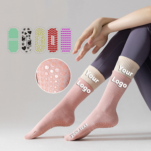 Calcetines Antideslizantes de Doble Capa, Modernos y Divertidos, con Logotipo de Diseñador de Moda, Calcetines de Pilates Personalizables - Product Image 1